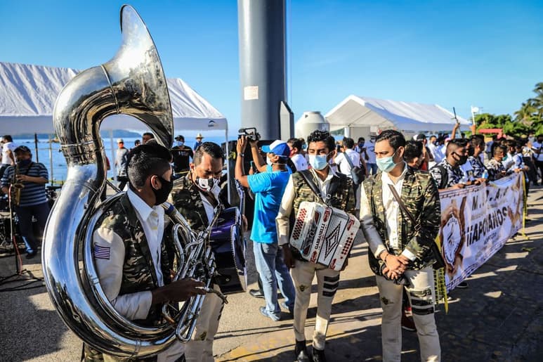 Músicos afectados por el desempleo debido al paro por la pandemia protestan en Acapulco. (ARCHIVO)