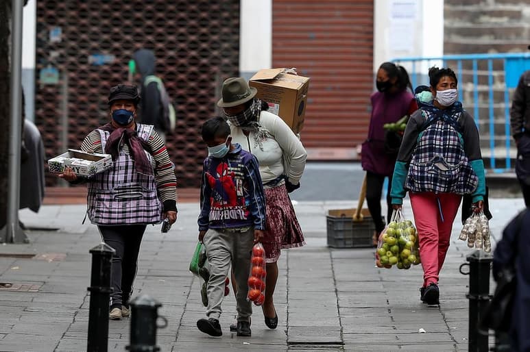 La cifra de positivos por la COVID-19 en Ecuador ascendió a 98,343 este jueves, 1,233 nuevos casos con respecto a la víspera, mientras que los decesos oficiales llegaron a 6,010, con 26 adicionales. (ARCHIVO)