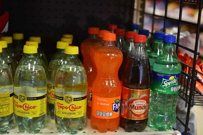 La presidenta del PAN en Oaxaca, Natividad Díaz Jiménez, solicitó a los diputados locales de la 64 Legislatura del Congreso local especificar cuáles son los alimentos y bebidas que está prohibida su venta y distribución a menores de edad. (ARCHIVO)