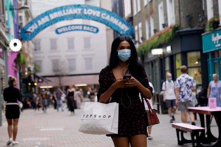 Los contagios diarios por coronavirus detectados en el Reino Unido se elevaron hoy hasta 1,441 nuevas infecciones, frente a los 1,009 positivos en veinticuatro horas que notificó el Gobierno británico en su actualización anterior. (ARCHIVO)