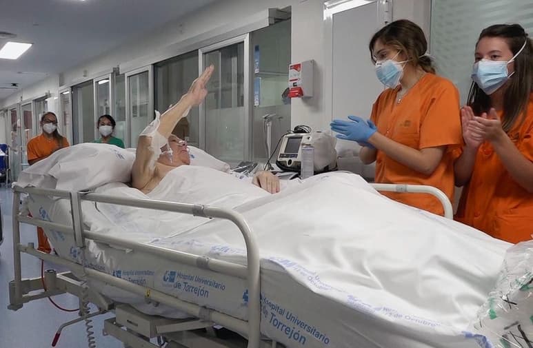 Un hombre de 77 años ingresado en el hospital madrileño Gregorio Marañón es el paciente de COVID-19 que más tiempo ha permanecido en una unidad de cuidados intensivos (uci) en España, 144 días. (EFE)
