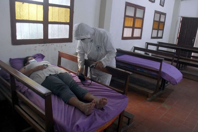 Aseguran que el primer síntoma de la enfermedad es la fiebre, después tos y dolor muscular.
