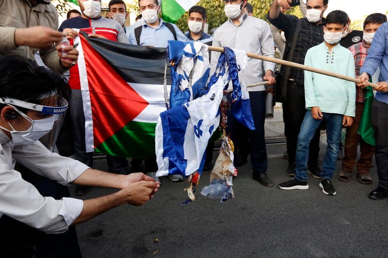 La poderosa Guardia Revolucionaria de Irán advirtió el sábado que habrá peligrosas consecuencias para los Emiratos Árabes Unidos (EAU) por haber anunciado un histórico acuerdo con Israel para establecer relaciones diplomáticas. (ARCHIVO)