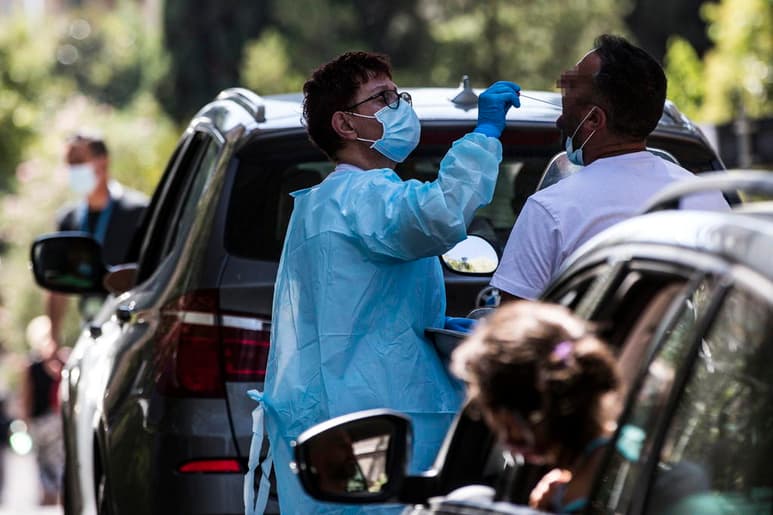 Italia registró 479 nuevos contagios con coronavirus las últimas 24 horas, una cifra inferior a las de los últimos días, pero se han realizado muchos menos test de detección, según los datos difundidos hoy por el Ministerio de Sanidad. (EFE)