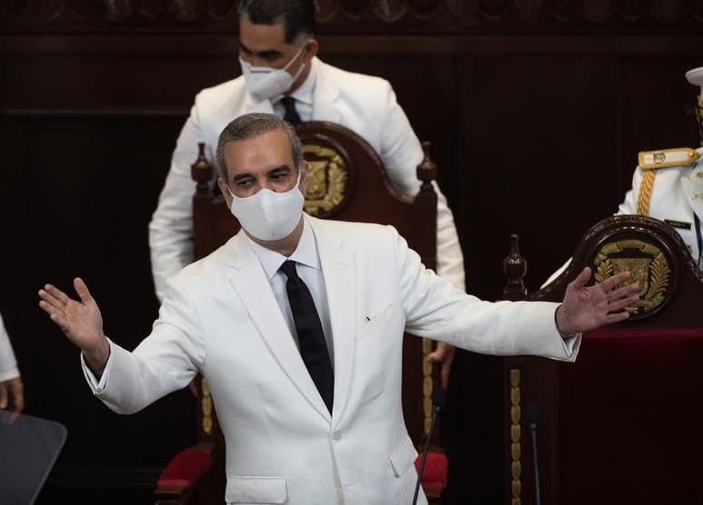 Luis Rodolfo Abinader prestó juramento como presidente de República Dominicana el domingo. (EFE)