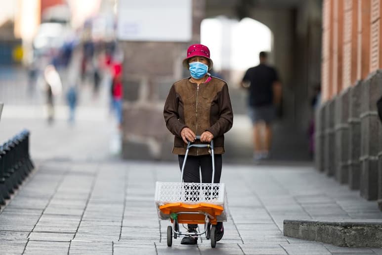 Ecuador sumó este domingo 854 nuevos casos de COVID-19 en la última jornada y llegó a un total de 101,542 contagios, según el último informe del Comité de Operaciones de Emergencia (COE), que atiende la emergencia sanitaria por el coronavirus desde el pasado 29 de febrero. (ARCHIVO)