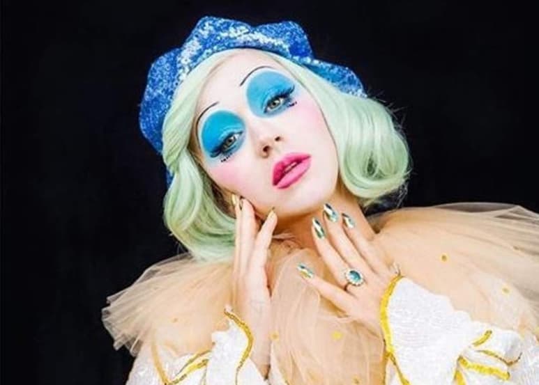 Activa. A días de que nazca su hija, Katy Perry estrena el video del tema Smile; lleva más de cinco millones de reproducciones.