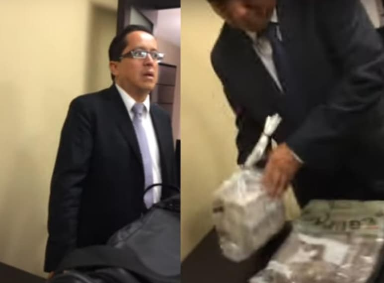 En el material que circula en redes sociales, se aprecia al exfuncionario que se presume es Rafael Caraveo, recibir bolsas llenas de fajos de billetes (ESPECIAL)