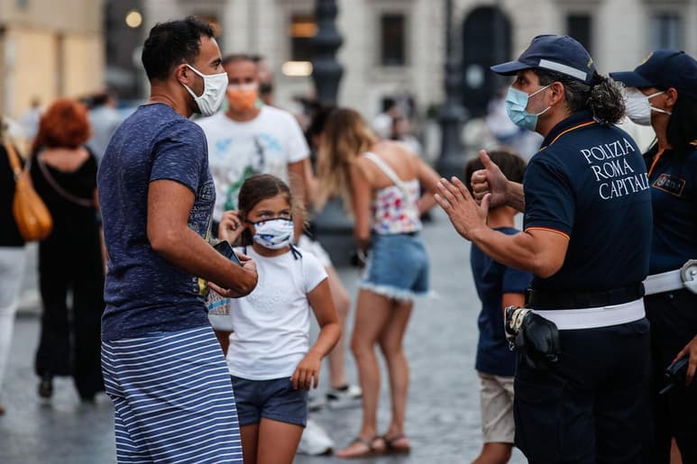 Desde que se detectó el primer caso de coronavirus autóctono el 21 de febrero, se han contabilizado en Italia 254,636 positivos y 35,405 muertes. (ARCHIVO)