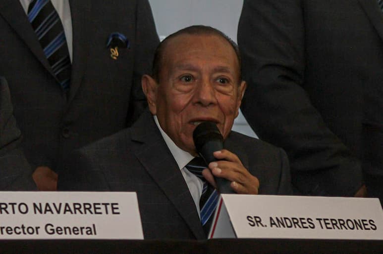 Andrés Terrones, uno de los pilares de la Sonora Santanera falleció este martes, así lo dio a conocer la agrupación de música tropical en sus redes sociales. (ARCHIVO) 