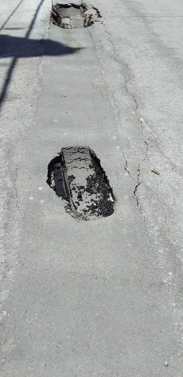 Desde el pasado lunes se detectó un hundimiento en la calle Tabasco de la colonia Campestre, representando un riesgo a la población.