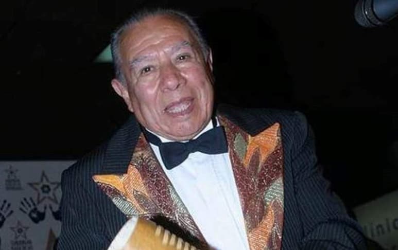 Lamentable. El cantante dejó de existir ayer, no se saben las causas.