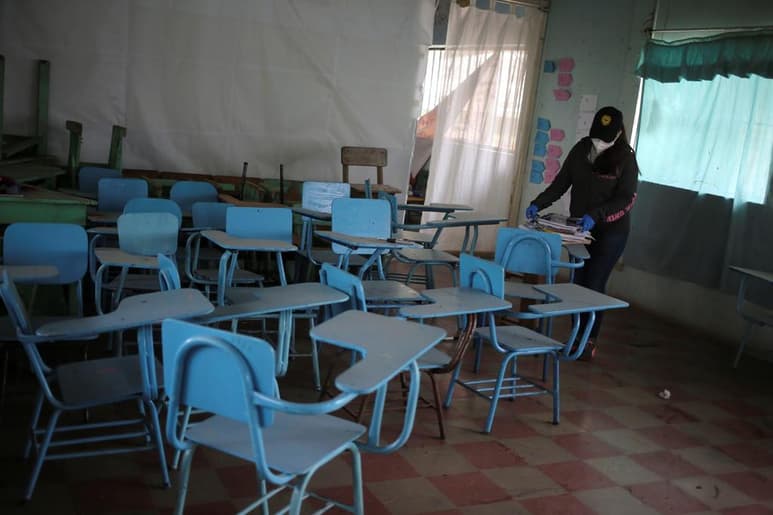 El Ministerio de Salud de El Salvador anunció este miércoles la suspensión de clases presenciales para lo que resta del 2020 a causa de la pandemia del coronavirus SARS-CoV-2. (ARCHIVO)