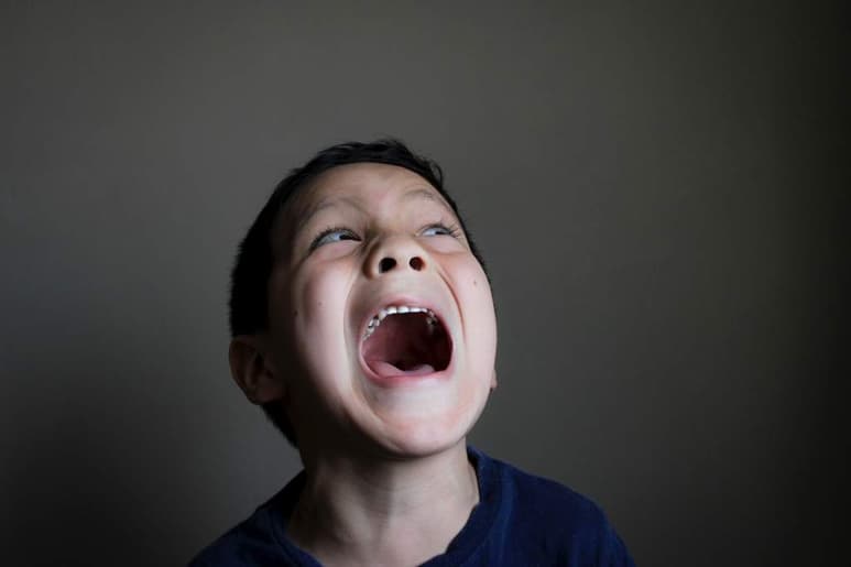 Controlar a los niños por medio de sustos puede tener efectos que los acompañaría durante mucho tiempo aún después de la infancia. (ESPECIAL)