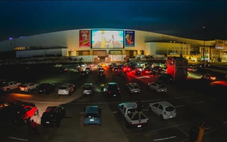 Según detalla el gerente, Rolando Miravete, el lugar cuenta con una pantalla de 24 metros de ancho por 14 de altura y un proyector láser de cine inteligente de 36 mil lumens (medida del flujo luminoso), con tecnología 4K, lo que quiere decir que cuadruplica la definición de una pantalla HD. (El Universal)
