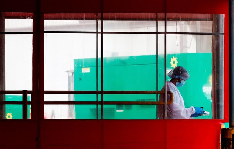 El gobernador del estado de Nueva York, Andrew Cuomo, informó este jueves que el número de hospitalizaciones en Nueva York ha bajado a mínimos visto en el inicio de la pandemia, con un total de 518, la cifra más baja desde el pasado 18 de marzo. (ARCHIVO)