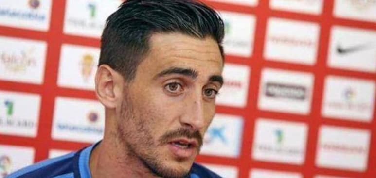 El portero del Real Sporting de Gijón Diego Mariño, el jugador más destacado del equipo gijonés la pasada temporada y uno de los nombres que suena como posible traspaso para que el club pueda ingresar dinero. afirmó este jueves que querría 'seguir muchos años más' formando parte del equipo, pero reconoció que 'el mercado es el mercado y la situación está como está'. (CORTESÍA)