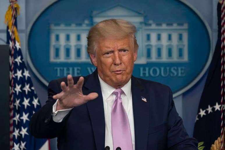 El presidente estadounidense, Donald Trump, intentó robar el protagonismo mediático a su rival demócrata, Joe Biden, quien esta noche aceptará la nominación de su partido a la Casa Blanca, con un mitin en el estado clave de Pensilvania, donde prometió 'mucha policía', 'ley y orden; y aseguró que está haciendo un 'gran trabajo' conteniendo la pandemia de la COVID-19. (ARCHIVO)