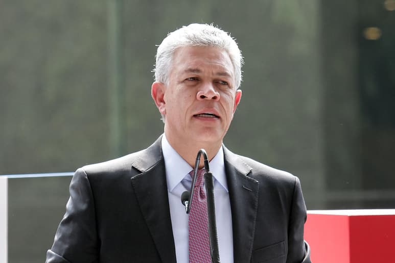 David Penchyna Grub, quien se desempeñó como presidente de la Comisión de Energía en el Senado, de 2012 a 2015, negó cualquier acto ilegal o componenda recibida por el exdirector de Petróleos Mexicanos (Pemex), Emilio Lozoya Austin, para apoyar la reforma energética, como fue denunciado esta semana ante la Fiscalía General de la República (FGR). (ARCHIVO)