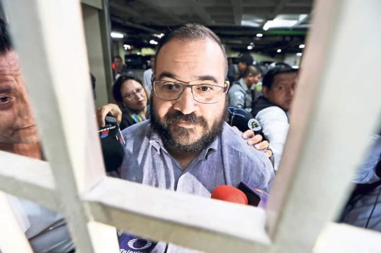 'En mi vida me he subido a un automóvil de esa marca italiana, nunca he comprado uno y mucho menos he regalo alguno', aseguró el exmandatario. (ARCHIVO)