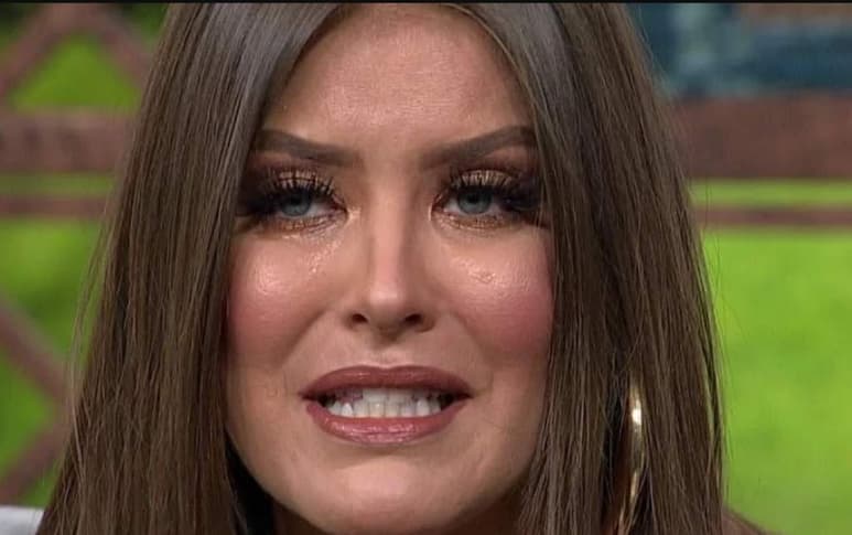 Su participación en el programa Suelta la sopa, de la cadena Telemundo, pende de un hilo, ya que Vanessa Claudio es acusada de traicionar la confianza de ejecutivos de esa televisora. (ESPECIAL)