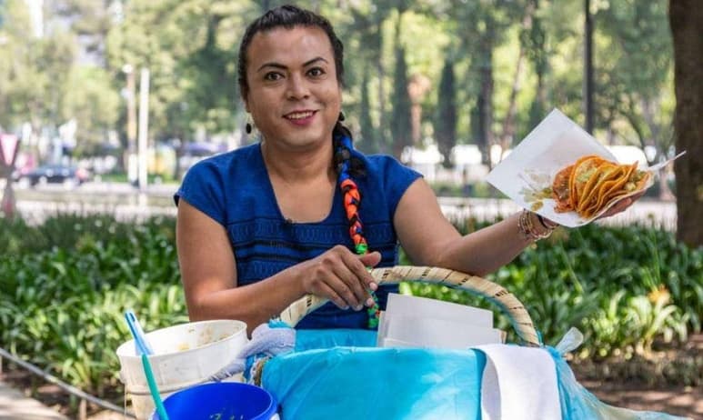 La mujer trans se ha convertido en un querido personaje de la Ciudad de México, gracias a su icónico grito al momento de vender tacos (CAPTURA)
