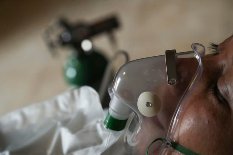 Los gobiernos intentan equilibrar la salud pública con la salud económica.
(ARCHIVO)