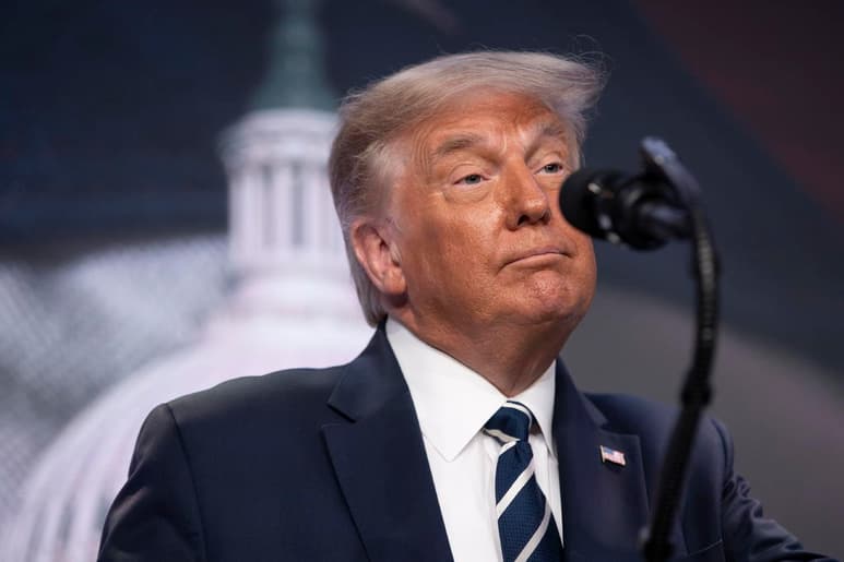 Una corte de California ordenó al presidente Donald Trump pagar 44,100 dólares para los honorarios de abogados a la actriz porno Stormy Daniels derivados de su batalla legal en su intento por invalidar un soborno negociado para que no hablara sobre su relación sexual con Trump hace una década. (ARCHIVO)