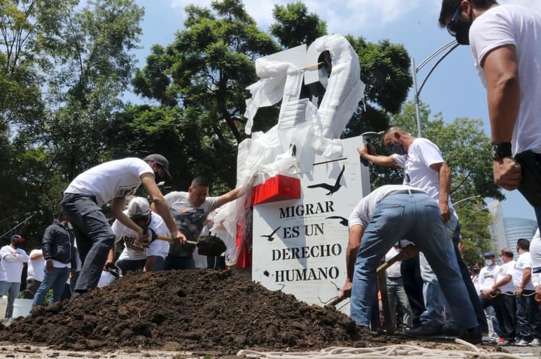 El 'antimonumento' fue el acto de la conmemoración de la masacre. (AGENCIAS)