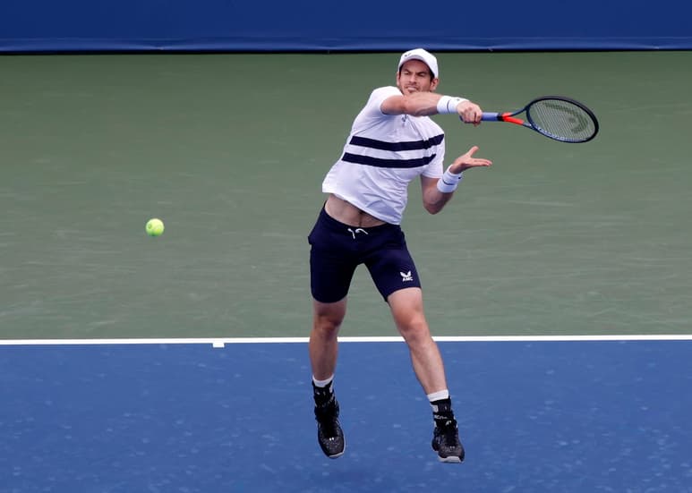 Andy Murray derrotó 7-6, 3-6, 6-1 a Frances Tiafoe, para conseguir su primera victoria en nueve meses.