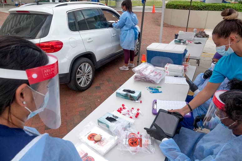 El estado de Florida, el segundo con más casos confirmados de la COVID-19 en Estados Unidos después de California, sobrepasó este domingo los 600,000 contagios y las 10,000 muertes por la enfermedad. (ARCHIVO)