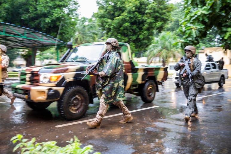 Líderes africanos visitaron Mali y exigieron la libertad del derrocado presidente Ibrahim Boubacar Keita, ante sospechas de que será sacado del país en medio de un masivo apoyo al golpe que lo destituyó. (ARCHIVO)