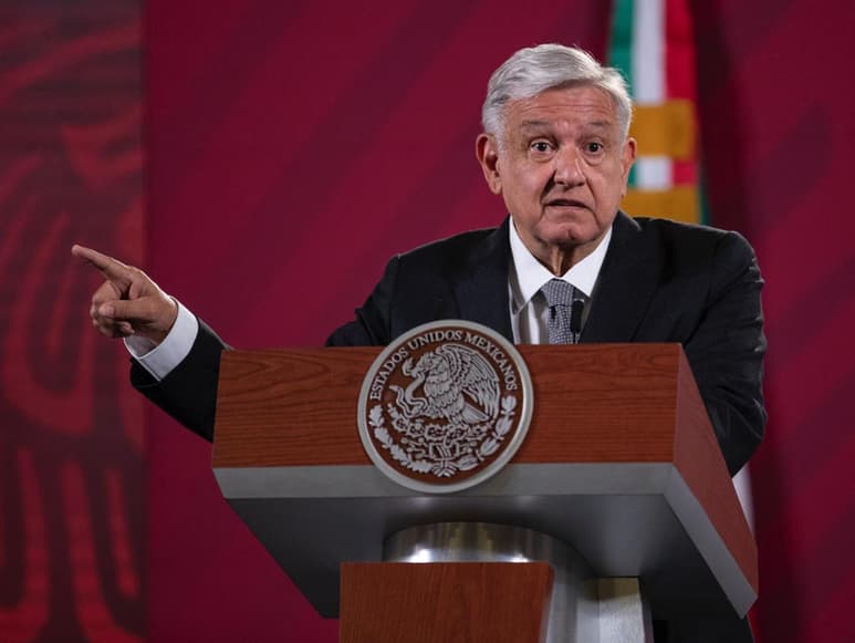 'No descarto la posibilidad de hacerlo porque es democracia, aunque yo vote en contra de que se juzgue a los expresidentes', expresó el mandatario en su conferencia de prensa matutina. (ARCHIVO)