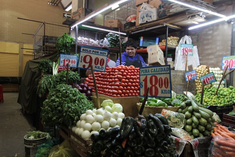 El precio del tomate tuvo un incremento quincenal de 9.51 por ciento, así como otros bienes y servicios tuvieron un alza de significativa. (ARCHIVO)