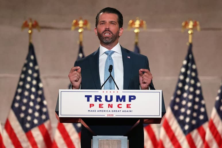El hijo del presidente, Donald Trump Jr, llamó la noche del lunes a Biden 'monstruo del Lago Ness'. (EFE) 