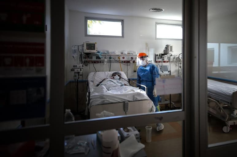 Desde que la pandemia impactó en el país sudamericano en marzo, se han registrado cerca de 350,000 infectados y más de 7,000 muertos.
(EFE)