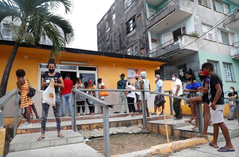 Cuba registró este martes otros 27 casos de la COVID-19, concentrados sobre todo en el este del país, la región más afectada por los recientes rebrotes del virus que podrían complicarse aún más tras el paso de la tormenta tropical Laura. (EFE)