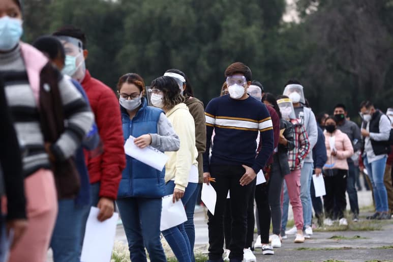 La Organización Panamericana de la Salud (OPS) advirtió este martes que las muertes y los casos de coronavirus se han “duplicado” en las últimas semanas en el continente americano hasta alcanzar los 12.5 millones de contagiados, y expresó su preocupación por la incidencia “desproporcionada” del virus en los jóvenes. (ARCHIVO) 
