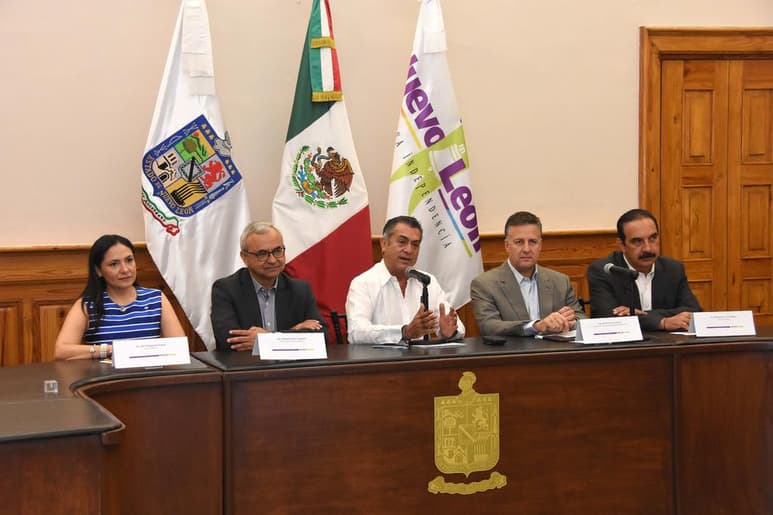 El secretario estatal de Salud, Manuel de la O Cavazos, señaló que si no se cumplen las medidas de seguridad en salud, sancionará la conferencia mañanera que el presidente Andrés Manuel López Obrador realizará el próximo jueves en el Campo de la Séptima Zona Militar, durante una gira de trabajo en la entidad. (ARCHIVO)