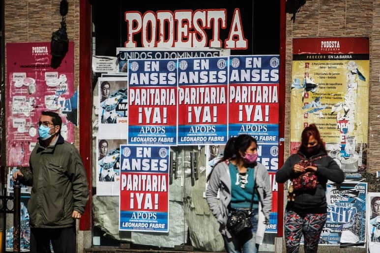 Se acaba el invierno en el hemisferio sur y, país tras país --Argentina, Australia, Sudáfrica-- deparan una sorpresa: sus medidas para contener el COVID-19 parecen haber evitado también la gripe. (ARCHIVO)