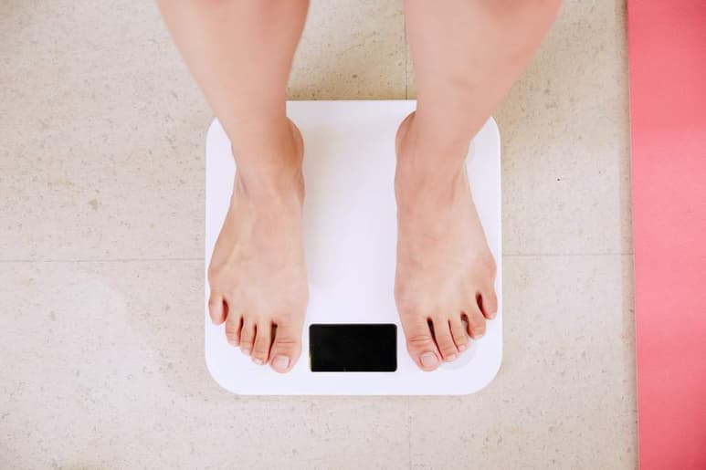 Para comenzar a perder peso, es importante conseguir un déficit de calorías. Es importante consumir olas necesarias para realizar tus actividades pero no más de ellas. (ESPECIAL)