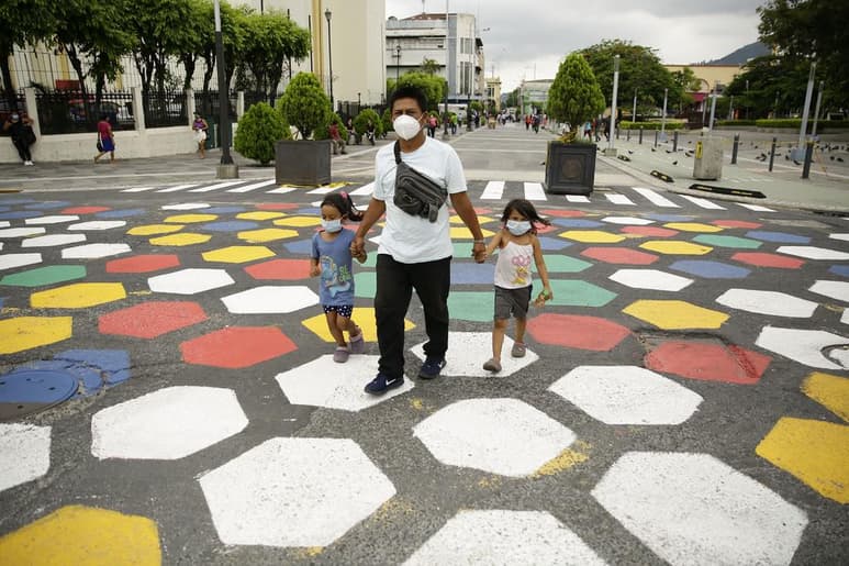 La tendencia a la baja en el número diario de contagios de coronavirus SARS-CoV-2 continúa en El Salvador, donde se reportan 687 decesos a causa del virus. (ARCHIVO)