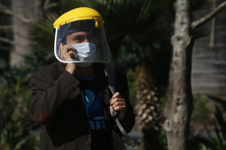 Chile superó este jueves las 11,000 muertes por coronavirus al sumar otros 82 decesos en las últimas 24 horas, mientras que la cifra total de personas diagnosticadas con COVID-19 alcanzó las 404,102 tras las confirmación de 1,739 nuevos casos. (ARCHIVO) 