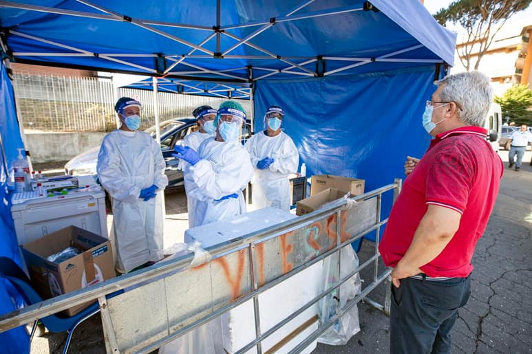 Italia registra 1,462 nuevos contagios por coronavirus el último día, la cifra más alta desde principios de mayo, y nueve fallecimientos. (ARCHIVO)