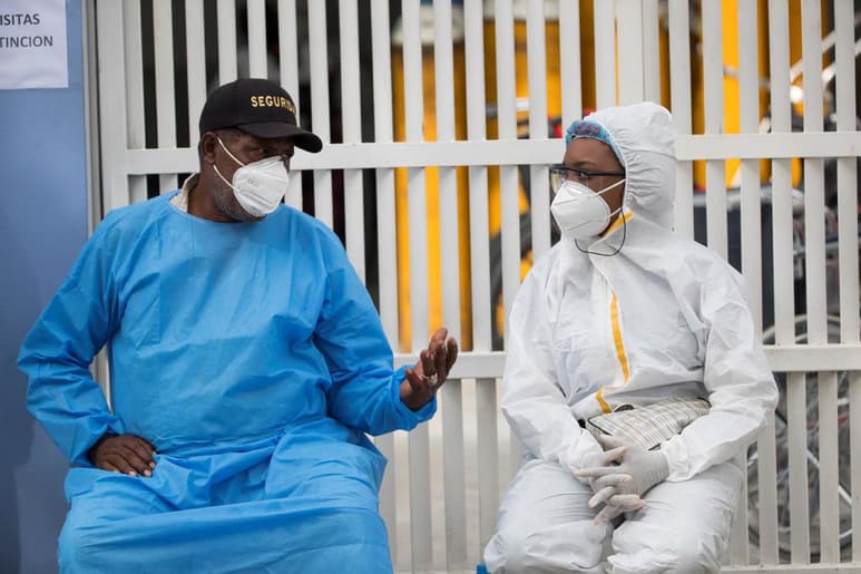 La República Dominicana prorrogará otros 45 días el estado de emergencia decretado por el aumento de contagios de coronavirus, lo que le permitirá al Gobierno mantener el toque de queda. (ARCHIVO)