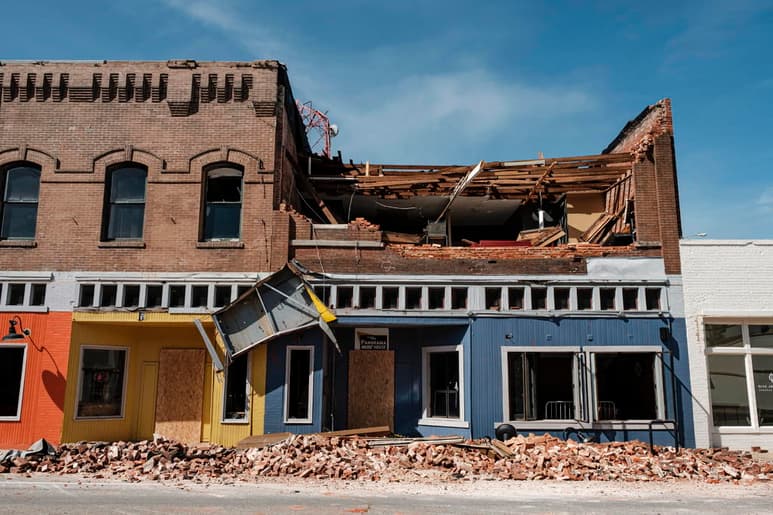 Los estados de Luisiana y Arkansas evalúan este viernes los numerosos daños materiales que dejó atrás el huracán 'Laura' tras asolar esta región con vientos de hasta 150 millas por hora (240 km/h) y graves inundaciones. (ARCHIVO)
