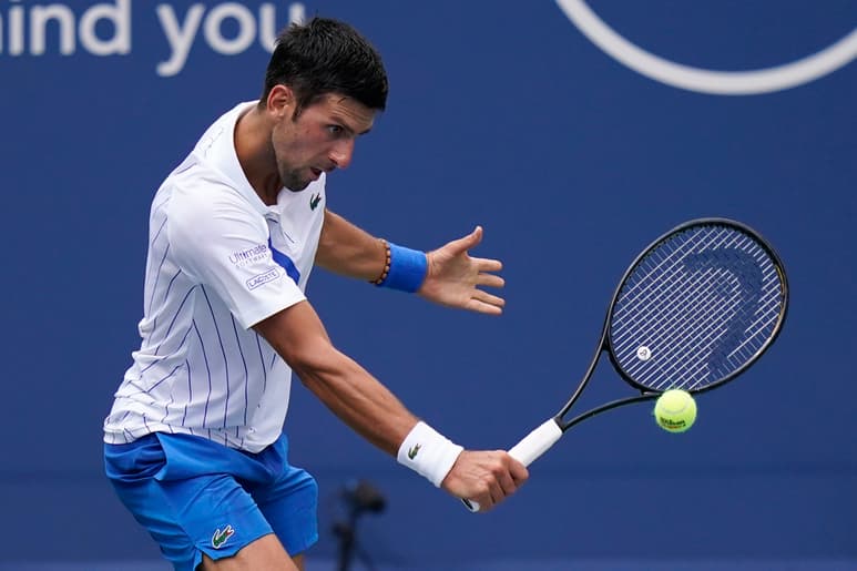 Novak Djokovic tuvo muchos problemas para derrotar 4-6, 6-4, 7-6 a Roberto Bautista Agut en la semifinal. (AP)