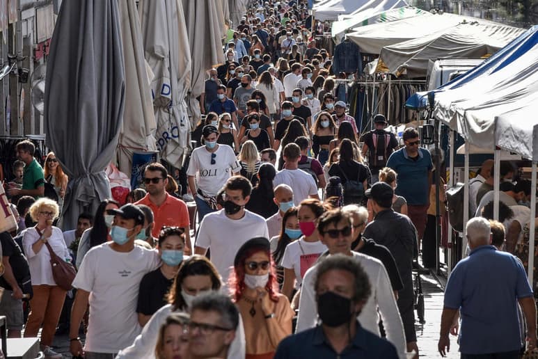 La cifra mundial de casos de COVID-19, enfermedad causada por el coronavirus SARS-CoV-2, superó los 25 millones, según el conteo de la Universidad Johns Hopkins. (EFE)