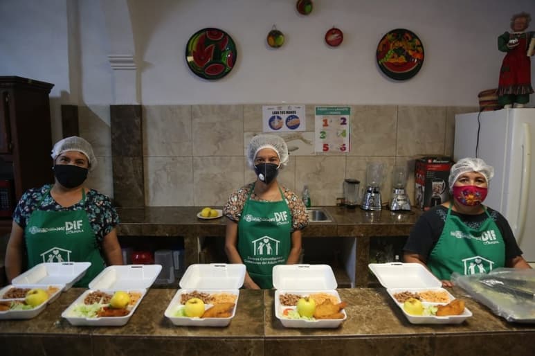 Previo a la reapertura, el personal del DIF Coahuila recibió capacitación previa de las medidas sanitarias que deben tomar.