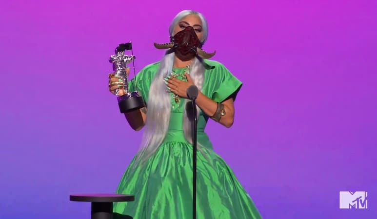Ganadora. Gaga se lleva múltiples galardones, la mayoría por su éxito No. 1 con Ariana Grande Rain on Me.